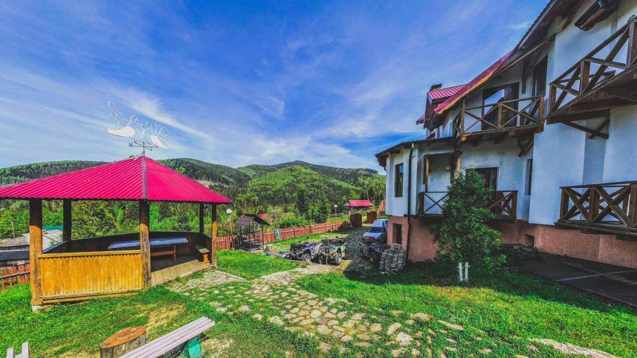12 Months Estate Vendégház Miszlivka Kültér fotó